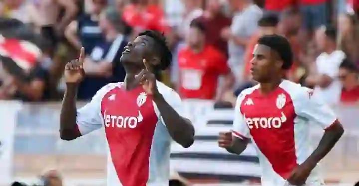 摩纳哥上演精彩逆转,暂居榜首 摩纳哥上演精彩逆转,暂居榜首