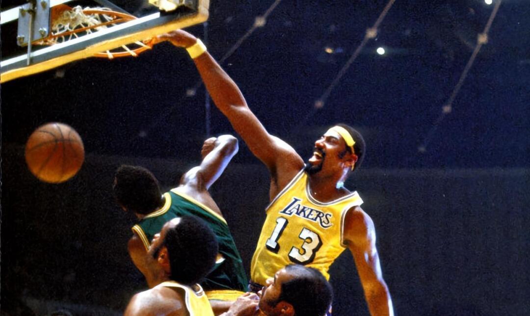 大卫斯特恩运通广场纪念雕像揭幕,致敬篮球传奇的简单介绍 大卫斯特恩运通广场纪念雕像揭幕,致敬篮球传奇的简单介绍