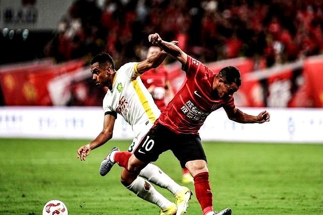 国安主场战平上港,争冠形势激烈 国安主场战平上港,争冠形势激烈