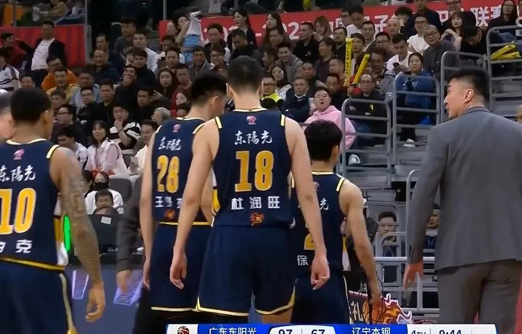 辽宁队实现压倒性胜利,击溃对手殊死搏斗 辽宁队实现压倒性胜利,击溃对手殊死搏斗