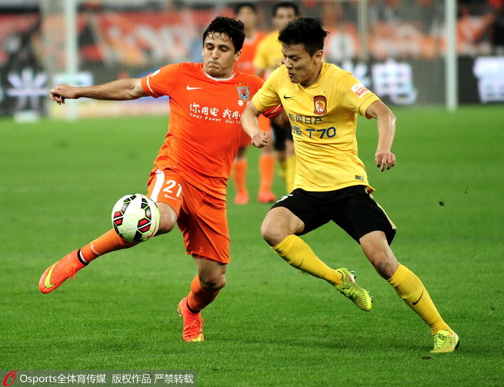 恒大主场击败鲁能取得胜利保持前进 恒大主场击败鲁能取得胜利保持前进