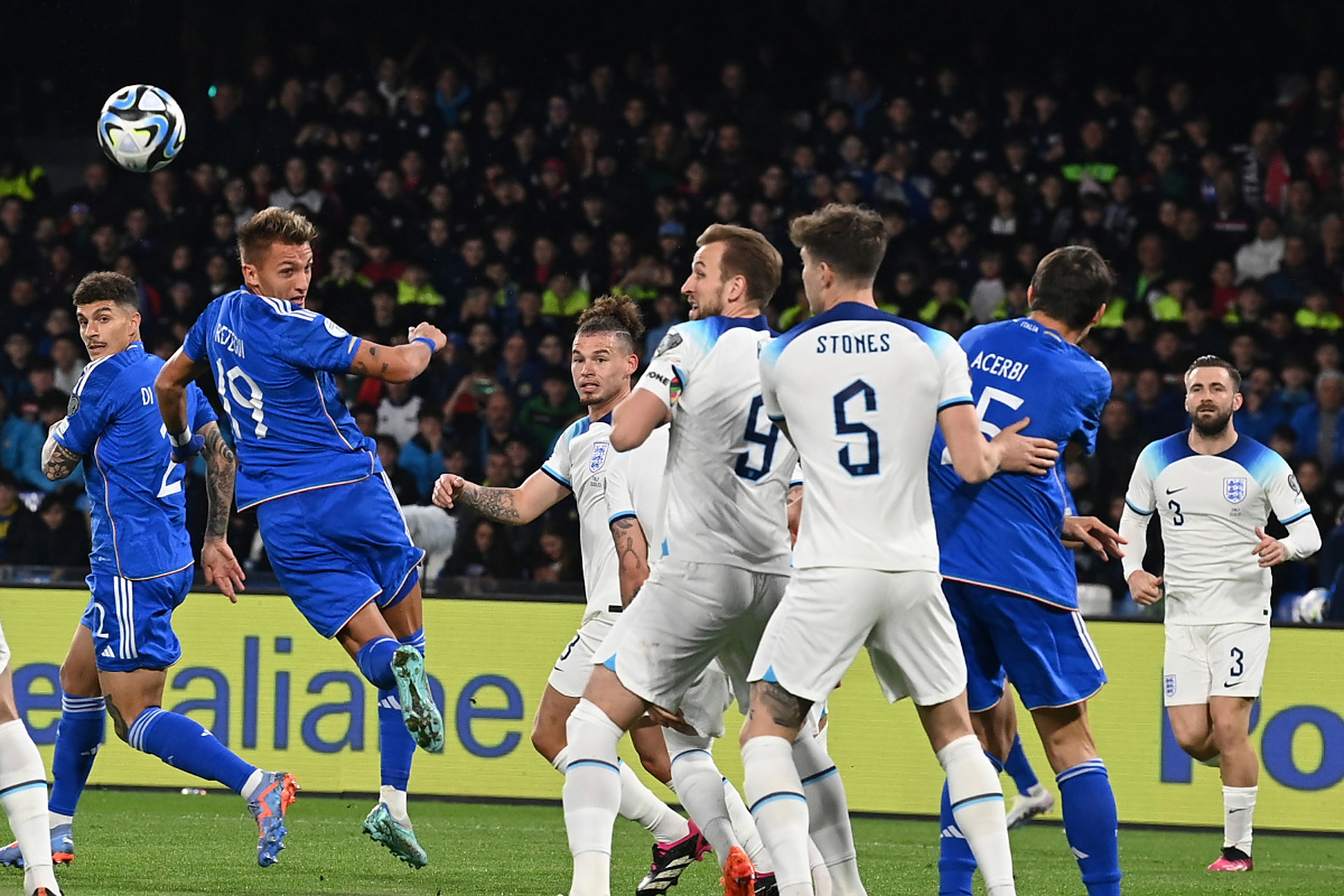 冰岛队爆冷晋级喜获欧预赛第三阶段 冰岛队爆冷晋级喜获欧预赛第三阶段