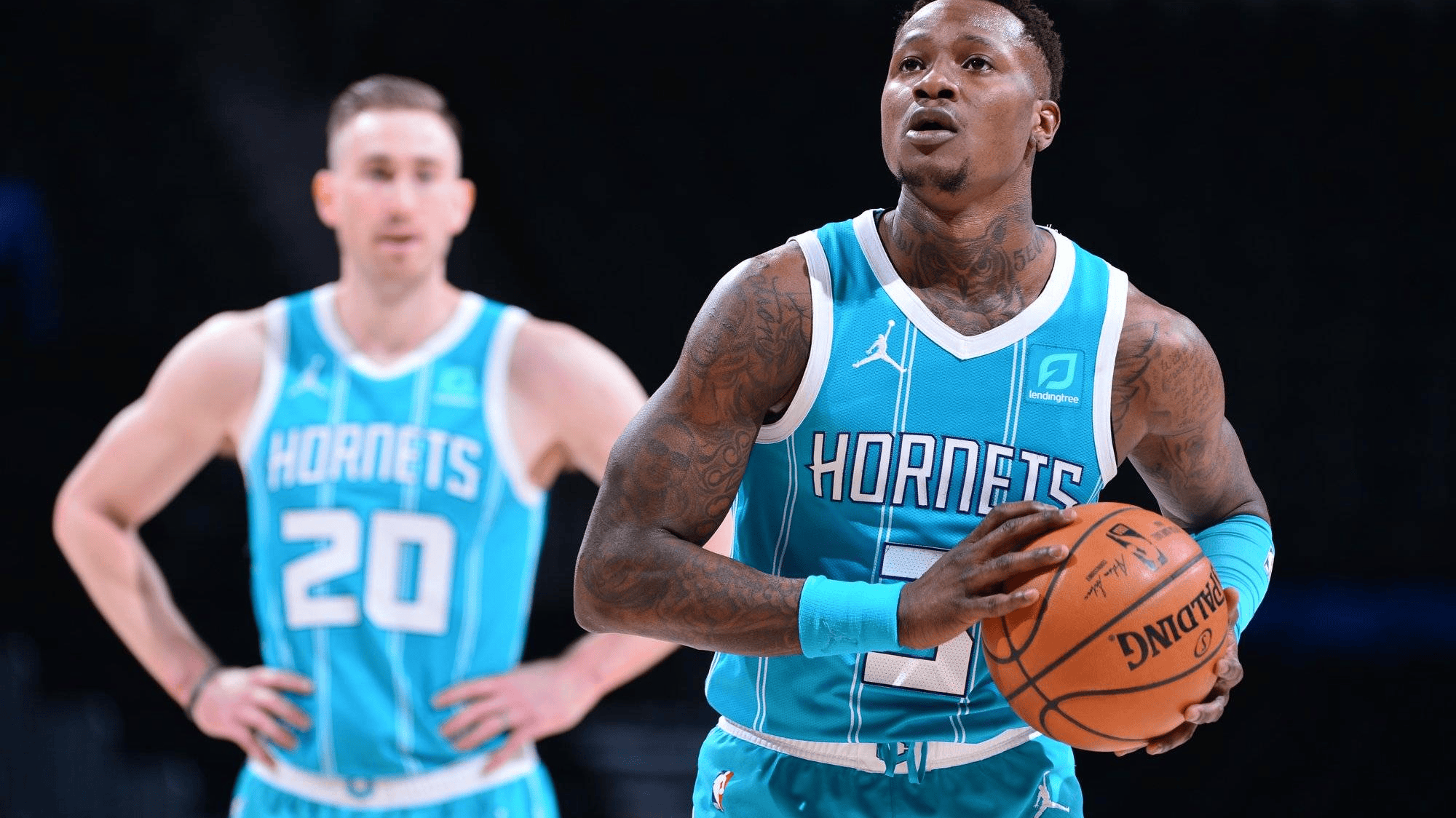 尼克斯击败黄蜂保持主场优势