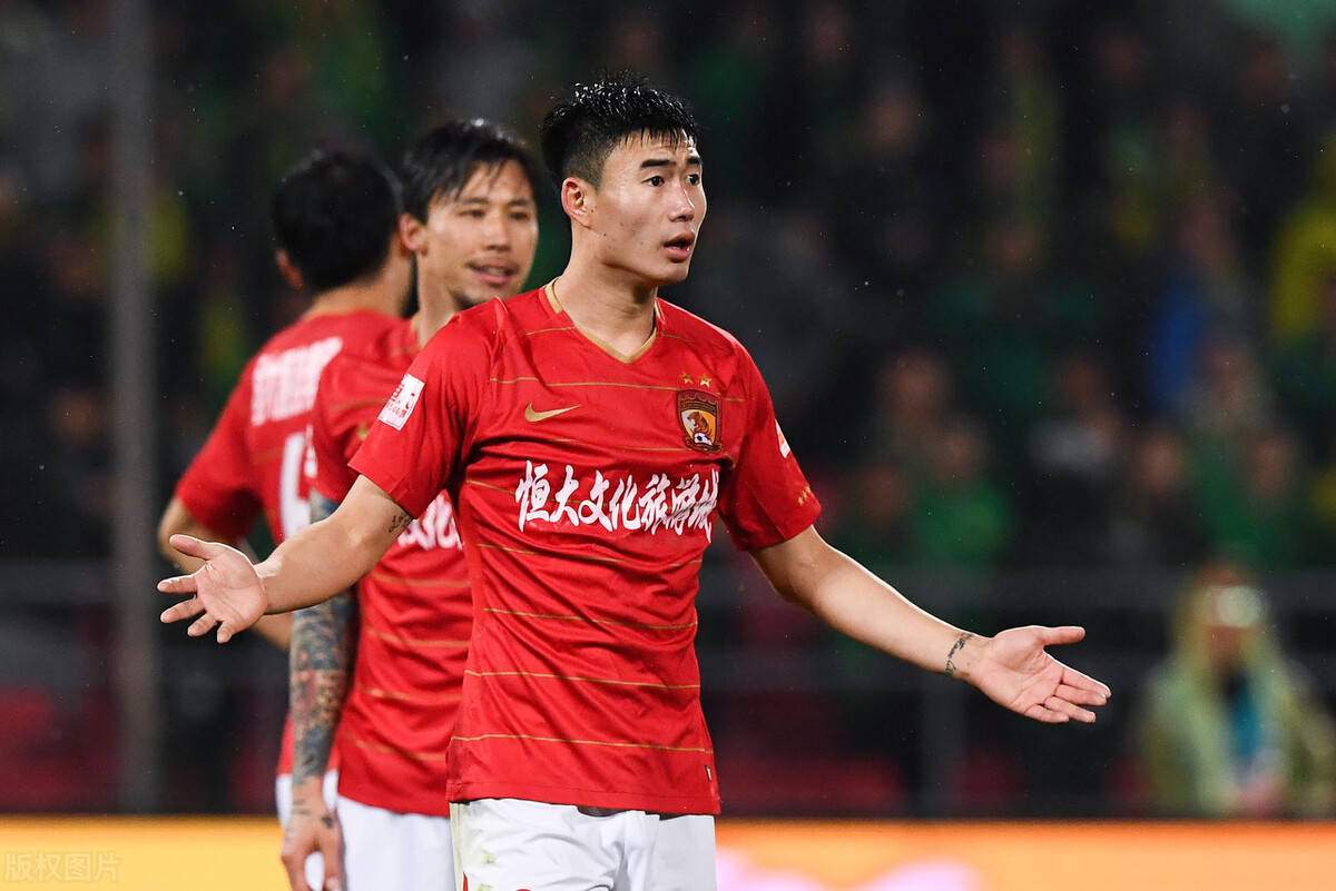 恒大战泰达海报曝光!里皮按计划赴沈阳,个别球员归队 恒大战泰达海报曝光!里皮按计划赴沈阳,个别球员归队