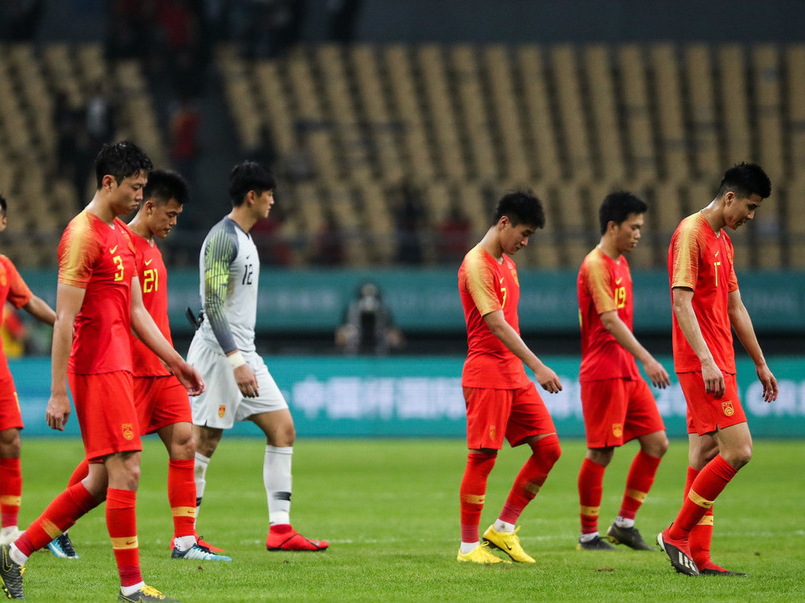 中国足球国家队备战世预赛关键战术演练备战